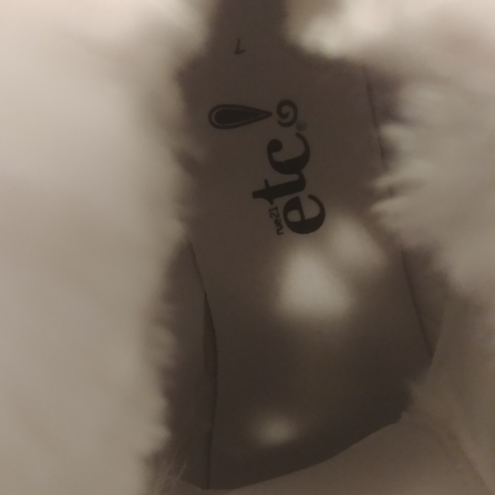 Shoes - Picture 2 of 3